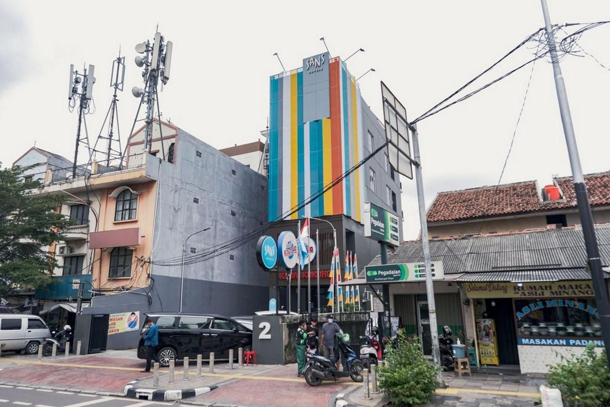 Hotel Sans Puri Indah